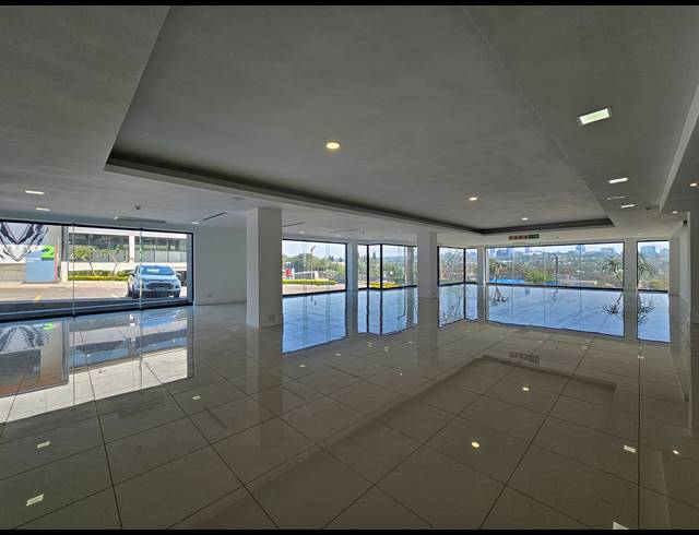 805M² SHOWROOM TO LET IN KRAMERVILLE
